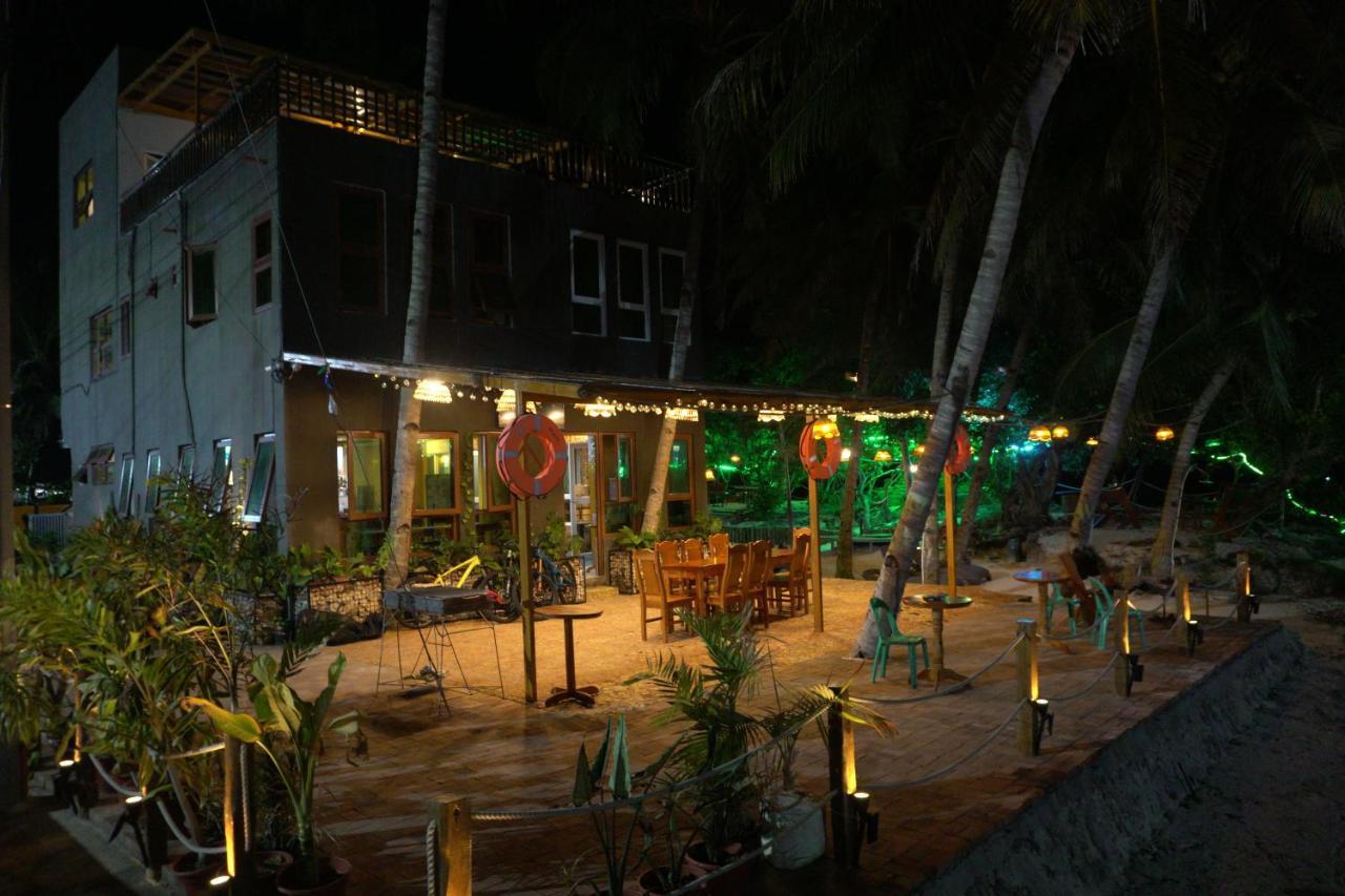 L Cafe Restobar & Lyn'S Guest House San Juan  Kültér fotó