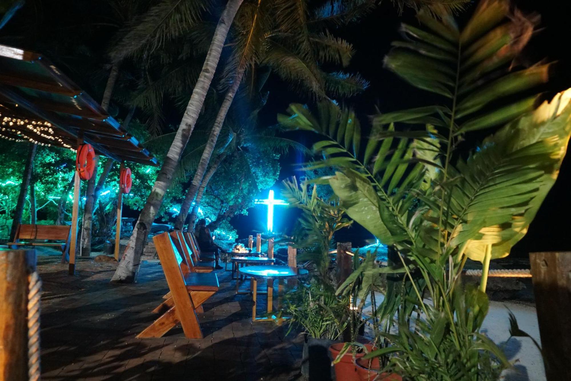 L Cafe Restobar & Lyn'S Guest House San Juan  Kültér fotó