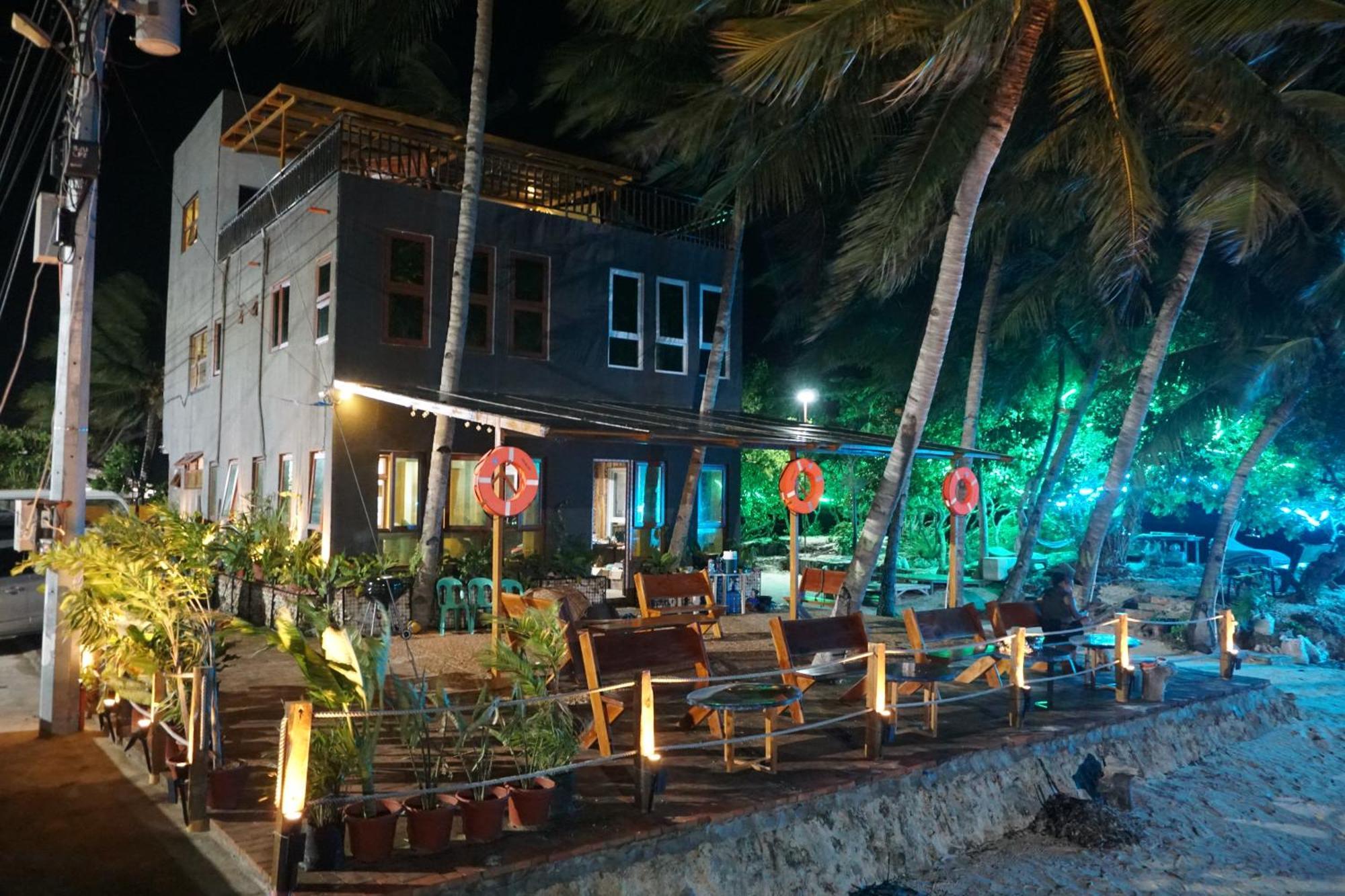 L Cafe Restobar & Lyn'S Guest House San Juan  Kültér fotó
